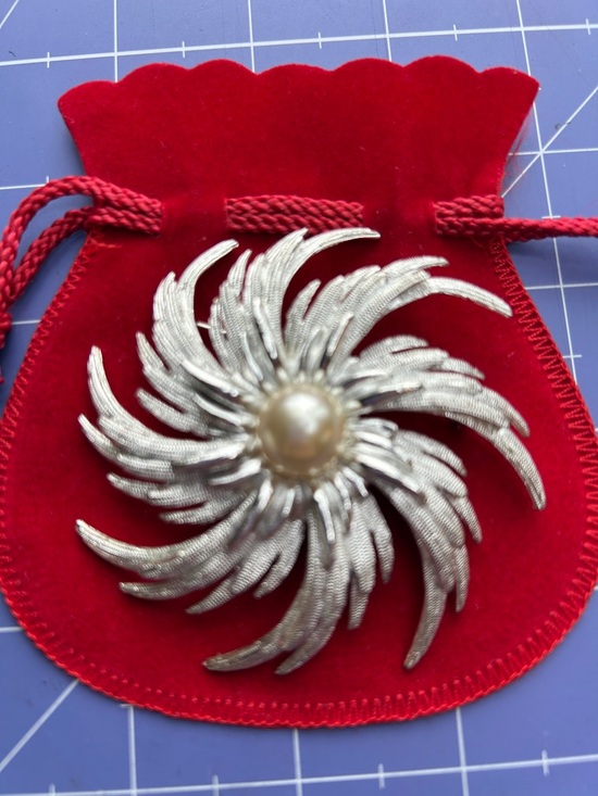 Sarah Coventry Jewelry - Sarah Coventry large 3”x3” brooch silvertone starburst vintage with pearl center